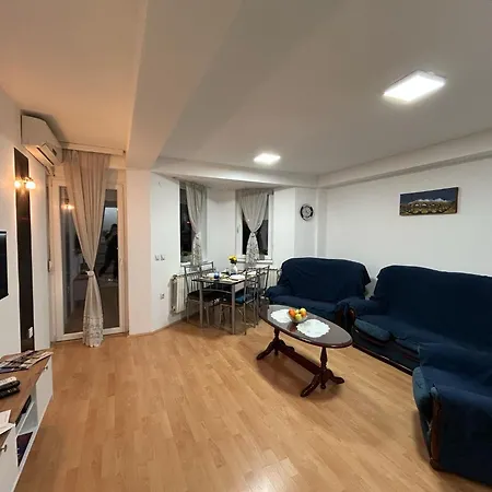 Nikolovi